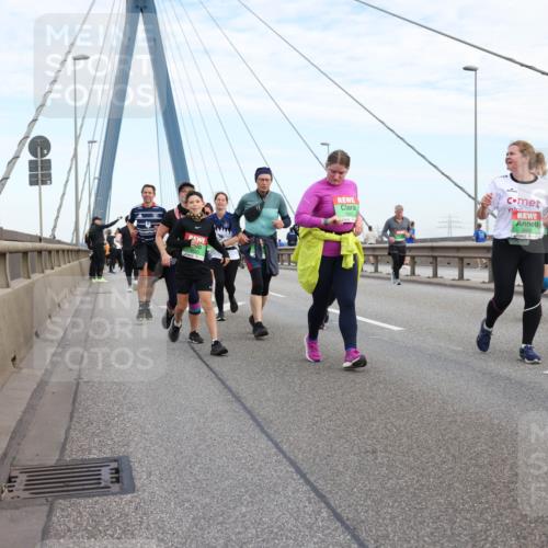 03.10.2025 - Köhlbrandbrückenlauf Lena Gebhardt http://msf.ph/oto/9199354 03.10.2025 15:38:19 Position 1  meine-sportfotos.de