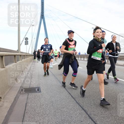 03.10.2025 - Köhlbrandbrückenlauf Lena Gebhardt http://msf.ph/oto/9199362 03.10.2025 15:38:21 Position 1 9553 meine-sportfotos.de