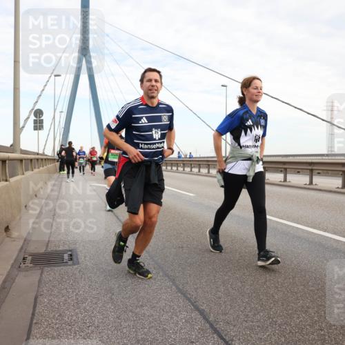03.10.2025 - Köhlbrandbrückenlauf Lena Gebhardt http://msf.ph/oto/9199366 03.10.2025 15:38:22 Position 1  meine-sportfotos.de