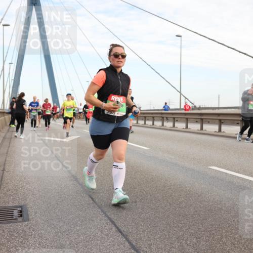 03.10.2025 - Köhlbrandbrückenlauf Lena Gebhardt http://msf.ph/oto/9199368 03.10.2025 15:38:23 Position 1  meine-sportfotos.de