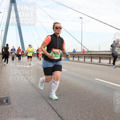 03.10.2025 - Köhlbrandbrückenlauf Lena Gebhardt http://msf.ph/oto/9199370 03.10.2025 15:38:23 Position 1 575 meine-sportfotos.de