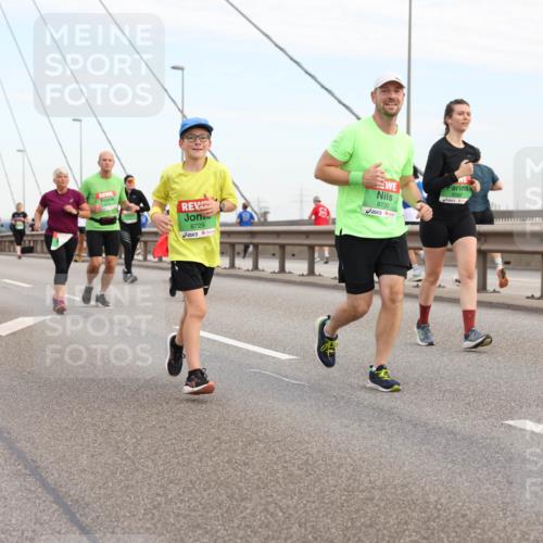 03.10.2025 - Köhlbrandbrückenlauf Lena Gebhardt http://msf.ph/oto/9199375 03.10.2025 15:38:25 Position 1 8729, 8730 meine-sportfotos.de