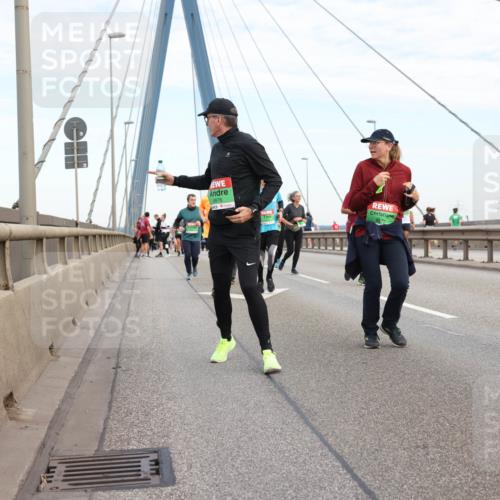03.10.2025 - Köhlbrandbrückenlauf Lena Gebhardt http://msf.ph/oto/9199402 03.10.2025 15:38:33 Position 1  meine-sportfotos.de