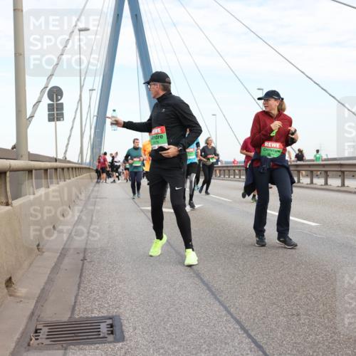 03.10.2025 - Köhlbrandbrückenlauf Lena Gebhardt http://msf.ph/oto/9199403 03.10.2025 15:38:33 Position 1 8876, 8877 meine-sportfotos.de