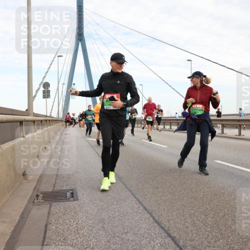 03.10.2025 - Köhlbrandbrückenlauf Lena Gebhardt http://msf.ph/oto/9199404 03.10.2025 15:38:34 Position 1  meine-sportfotos.de