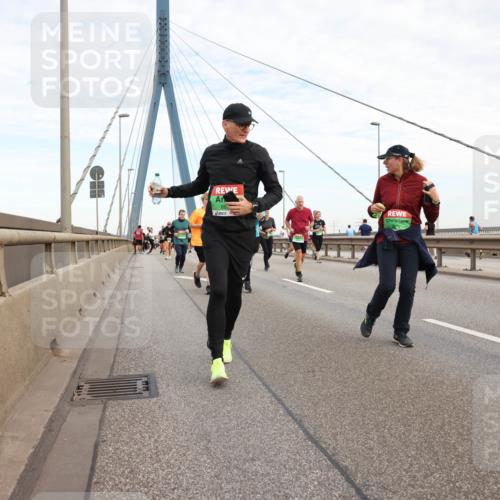 03.10.2025 - Köhlbrandbrückenlauf Lena Gebhardt http://msf.ph/oto/9199405 03.10.2025 15:38:34 Position 1  meine-sportfotos.de