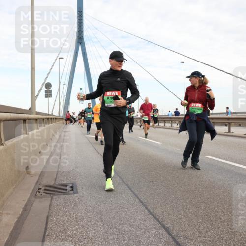 03.10.2025 - Köhlbrandbrückenlauf Lena Gebhardt http://msf.ph/oto/9199406 03.10.2025 15:38:34 Position 1 887 meine-sportfotos.de