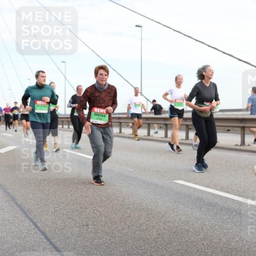 03.10.2025 - Köhlbrandbrückenlauf Lena Gebhardt http://msf.ph/oto/9199416 03.10.2025 15:38:37 Position 1 8689, 368 meine-sportfotos.de