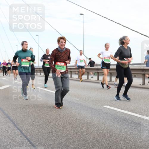 03.10.2025 - Köhlbrandbrückenlauf Lena Gebhardt http://msf.ph/oto/9199417 03.10.2025 15:38:37 Position 1 8689, 8368 meine-sportfotos.de