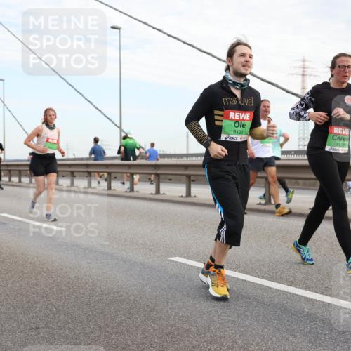 03.10.2025 - Köhlbrandbrückenlauf Lena Gebhardt http://msf.ph/oto/9199429 03.10.2025 15:38:40 Position 1 8131, 8130 meine-sportfotos.de