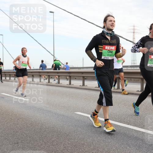 03.10.2025 - Köhlbrandbrückenlauf Lena Gebhardt http://msf.ph/oto/9199430 03.10.2025 15:38:41 Position 1 8131, 8130 meine-sportfotos.de