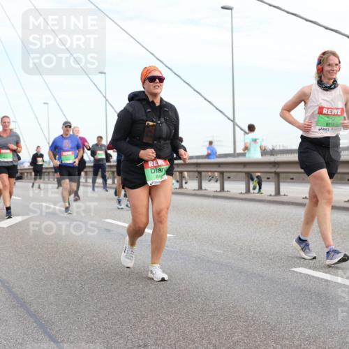 03.10.2025 - Köhlbrandbrückenlauf Lena Gebhardt http://msf.ph/oto/9199434 03.10.2025 15:38:42 Position 1 848, 9712 meine-sportfotos.de
