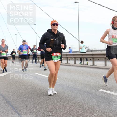 03.10.2025 - Köhlbrandbrückenlauf Lena Gebhardt http://msf.ph/oto/9199436 03.10.2025 15:38:42 Position 1 848, 9712 meine-sportfotos.de