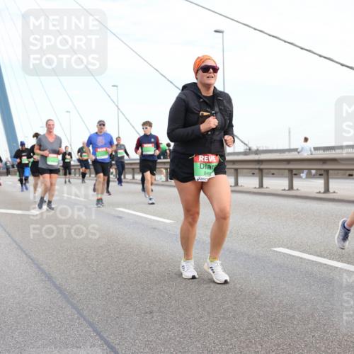 03.10.2025 - Köhlbrandbrückenlauf Lena Gebhardt http://msf.ph/oto/9199437 03.10.2025 15:38:43 Position 1 848 meine-sportfotos.de