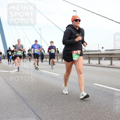 03.10.2025 - Köhlbrandbrückenlauf Lena Gebhardt http://msf.ph/oto/9199439 03.10.2025 15:38:43 Position 1 842, 9712 meine-sportfotos.de