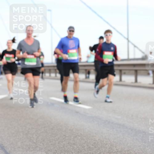 03.10.2025 - Köhlbrandbrückenlauf Lena Gebhardt http://msf.ph/oto/9199440 03.10.2025 15:38:44 Position 1  meine-sportfotos.de
