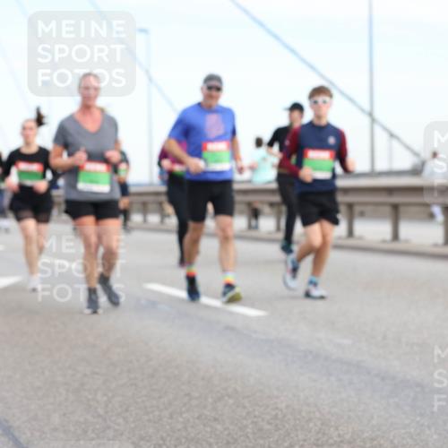 03.10.2025 - Köhlbrandbrückenlauf Lena Gebhardt http://msf.ph/oto/9199441 03.10.2025 15:38:44 Position 1  meine-sportfotos.de