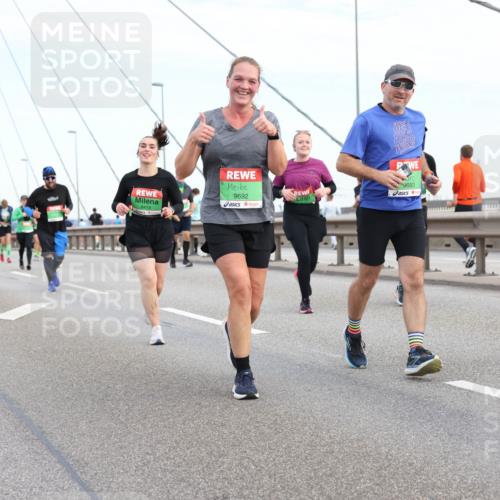 03.10.2025 - Köhlbrandbrückenlauf Lena Gebhardt http://msf.ph/oto/9199450 03.10.2025 15:38:45 Position 1 9692, 8418, 9693, 9694 meine-sportfotos.de