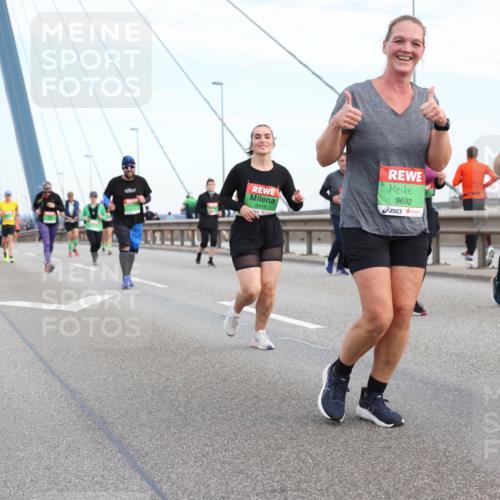 03.10.2025 - Köhlbrandbrückenlauf Lena Gebhardt http://msf.ph/oto/9199453 03.10.2025 15:38:46 Position 1 9692, 9693, 8418 meine-sportfotos.de