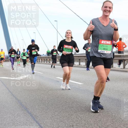 03.10.2025 - Köhlbrandbrückenlauf Lena Gebhardt http://msf.ph/oto/9199454 03.10.2025 15:38:46 Position 1 8418, 9692, 9693 meine-sportfotos.de