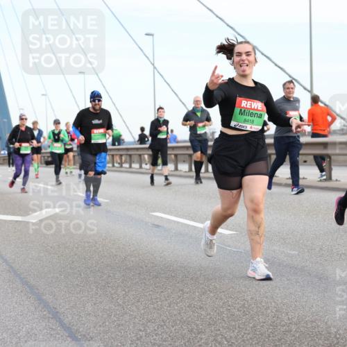 03.10.2025 - Köhlbrandbrückenlauf Lena Gebhardt http://msf.ph/oto/9199456 03.10.2025 15:38:46 Position 1 8418, 2018 meine-sportfotos.de