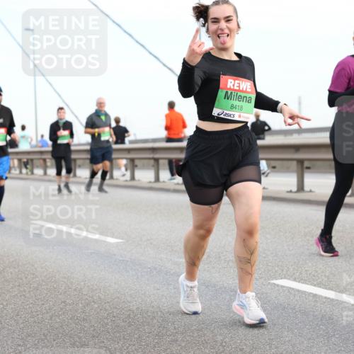 03.10.2025 - Köhlbrandbrückenlauf Lena Gebhardt http://msf.ph/oto/9199459 03.10.2025 15:38:47 Position 1 8418 meine-sportfotos.de