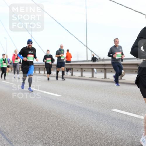 03.10.2025 - Köhlbrandbrückenlauf Lena Gebhardt http://msf.ph/oto/9199462 03.10.2025 15:38:48 Position 1 8418 meine-sportfotos.de