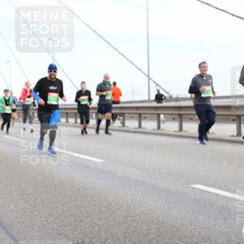 03.10.2025 - Köhlbrandbrückenlauf Lena Gebhardt http://msf.ph/oto/9199463 03.10.2025 15:38:48 Position 1 8418 meine-sportfotos.de