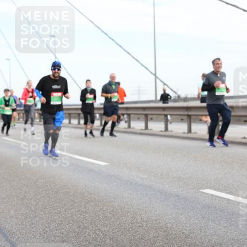 03.10.2025 - Köhlbrandbrückenlauf Lena Gebhardt http://msf.ph/oto/9199464 03.10.2025 15:38:48 Position 1  meine-sportfotos.de