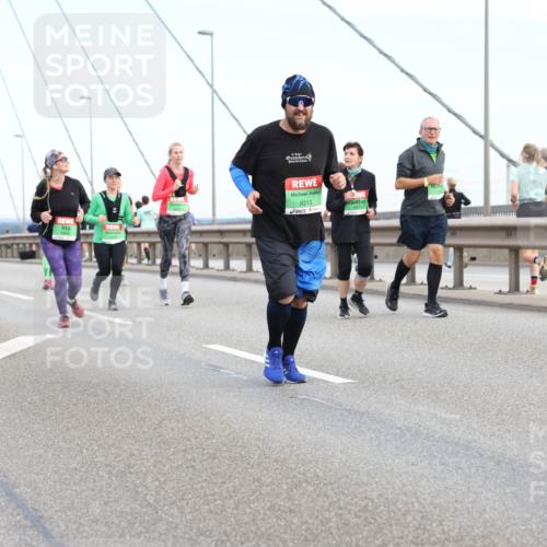 03.10.2025 - Köhlbrandbrückenlauf Lena Gebhardt http://msf.ph/oto/9199465 03.10.2025 15:38:48 Position 1 9313 meine-sportfotos.de