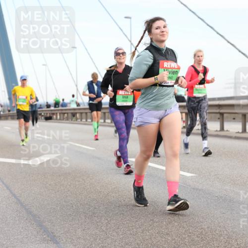 03.10.2025 - Köhlbrandbrückenlauf Lena Gebhardt http://msf.ph/oto/9199473 03.10.2025 15:38:51 Position 1 3840 meine-sportfotos.de