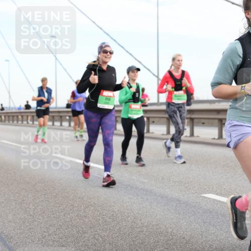 03.10.2025 - Köhlbrandbrückenlauf Lena Gebhardt http://msf.ph/oto/9199475 03.10.2025 15:38:52 Position 1 8840 meine-sportfotos.de