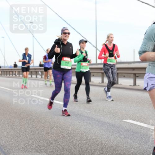 03.10.2025 - Köhlbrandbrückenlauf Lena Gebhardt http://msf.ph/oto/9199476 03.10.2025 15:38:52 Position 1 840 meine-sportfotos.de