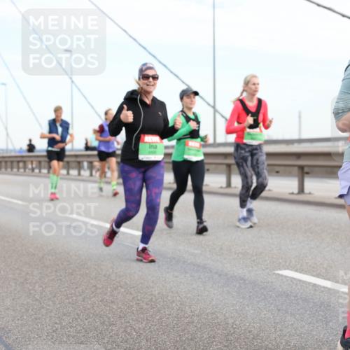03.10.2025 - Köhlbrandbrückenlauf Lena Gebhardt http://msf.ph/oto/9199477 03.10.2025 15:38:52 Position 1 40 meine-sportfotos.de