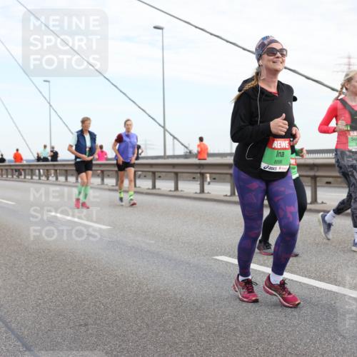 03.10.2025 - Köhlbrandbrückenlauf Lena Gebhardt http://msf.ph/oto/9199482 03.10.2025 15:38:53 Position 1 8896, 8661 meine-sportfotos.de