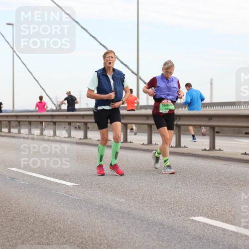 03.10.2025 - Köhlbrandbrückenlauf Lena Gebhardt http://msf.ph/oto/9199483 03.10.2025 15:38:54 Position 1 8180, 929 meine-sportfotos.de