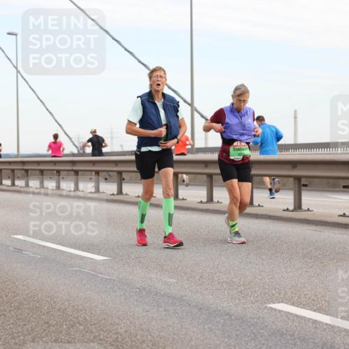 03.10.2025 - Köhlbrandbrückenlauf Lena Gebhardt http://msf.ph/oto/9199484 03.10.2025 15:38:54 Position 1 8180, 9290 meine-sportfotos.de