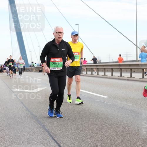 03.10.2025 - Köhlbrandbrückenlauf Lena Gebhardt http://msf.ph/oto/9199487 03.10.2025 15:38:55 Position 1 8537, 80 meine-sportfotos.de