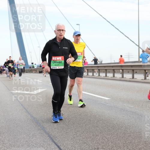 03.10.2025 - Köhlbrandbrückenlauf Lena Gebhardt http://msf.ph/oto/9199488 03.10.2025 15:38:55 Position 1 8537, 80 meine-sportfotos.de