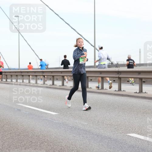 03.10.2025 - Köhlbrandbrückenlauf Lena Gebhardt http://msf.ph/oto/9199495 03.10.2025 15:38:59 Position 1  meine-sportfotos.de