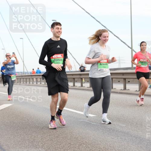 03.10.2025 - Köhlbrandbrückenlauf Lena Gebhardt http://msf.ph/oto/9199511 03.10.2025 15:39:03 Position 1 07, 7955, 7964, 8364 meine-sportfotos.de