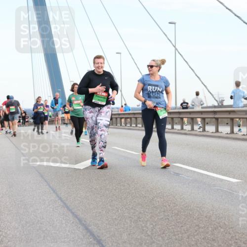 03.10.2025 - Köhlbrandbrückenlauf Lena Gebhardt http://msf.ph/oto/9199516 03.10.2025 15:39:05 Position 1 8429 meine-sportfotos.de