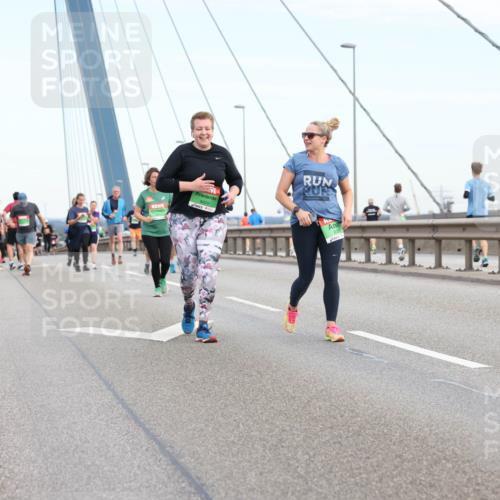 03.10.2025 - Köhlbrandbrückenlauf Lena Gebhardt http://msf.ph/oto/9199517 03.10.2025 15:39:05 Position 1 8429, 8301 meine-sportfotos.de
