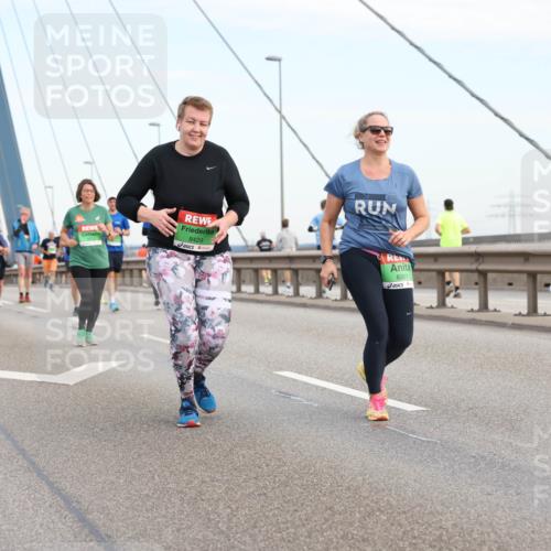 03.10.2025 - Köhlbrandbrückenlauf Lena Gebhardt http://msf.ph/oto/9199521 03.10.2025 15:39:06 Position 1 8429, 8301 meine-sportfotos.de