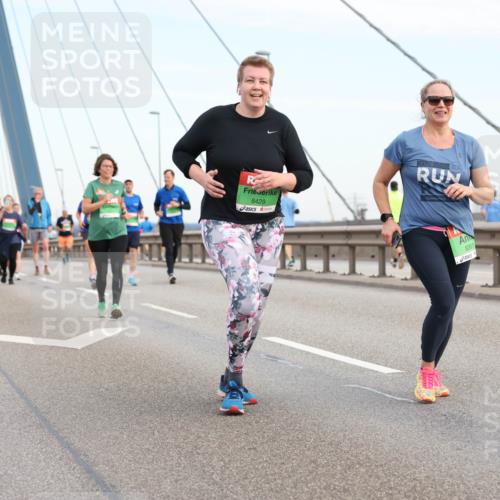 03.10.2025 - Köhlbrandbrückenlauf Lena Gebhardt http://msf.ph/oto/9199524 03.10.2025 15:39:07 Position 1 8429, 2024, 8301 meine-sportfotos.de