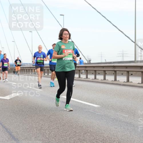 03.10.2025 - Köhlbrandbrückenlauf Lena Gebhardt http://msf.ph/oto/9199525 03.10.2025 15:39:10 Position 1 8514 meine-sportfotos.de
