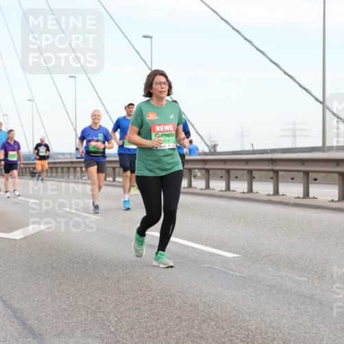 03.10.2025 - Köhlbrandbrückenlauf Lena Gebhardt http://msf.ph/oto/9199526 03.10.2025 15:39:10 Position 1 514 meine-sportfotos.de
