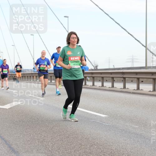 03.10.2025 - Köhlbrandbrückenlauf Lena Gebhardt http://msf.ph/oto/9199527 03.10.2025 15:39:10 Position 1 8514 meine-sportfotos.de