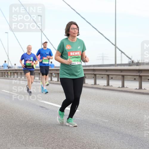 03.10.2025 - Köhlbrandbrückenlauf Lena Gebhardt http://msf.ph/oto/9199528 03.10.2025 15:39:11 Position 1 8514 meine-sportfotos.de
