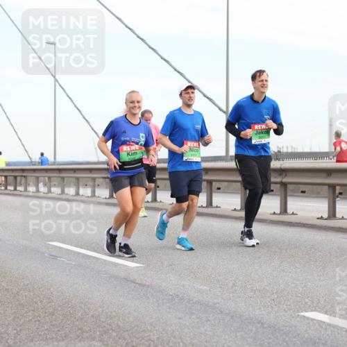 03.10.2025 - Köhlbrandbrückenlauf Lena Gebhardt http://msf.ph/oto/9199530 03.10.2025 15:39:13 Position 1 9253, 9248 meine-sportfotos.de